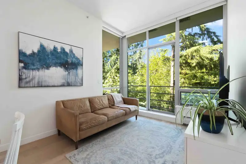 005 9080 UNIVERSITY CRESCENT - photo 2 of 22