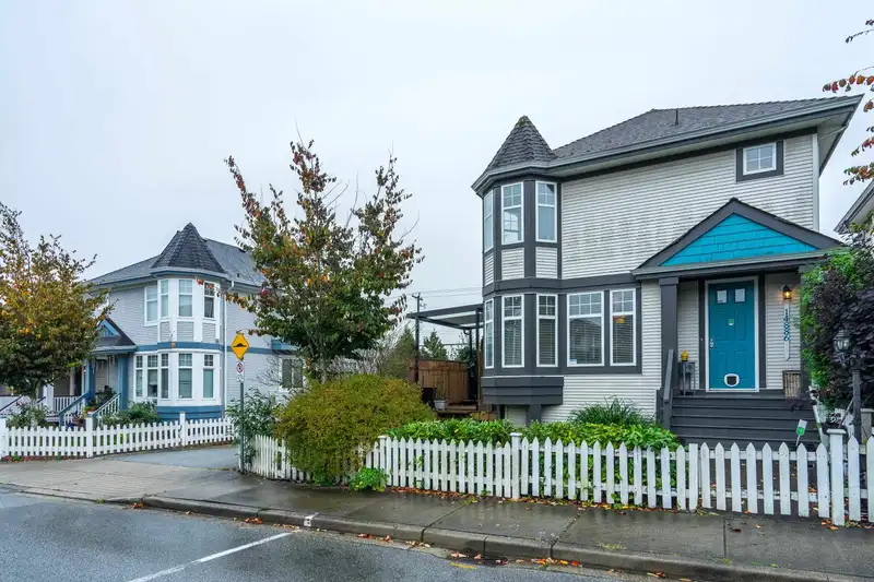 14886 56A AVENUE - photo 1 of 40
