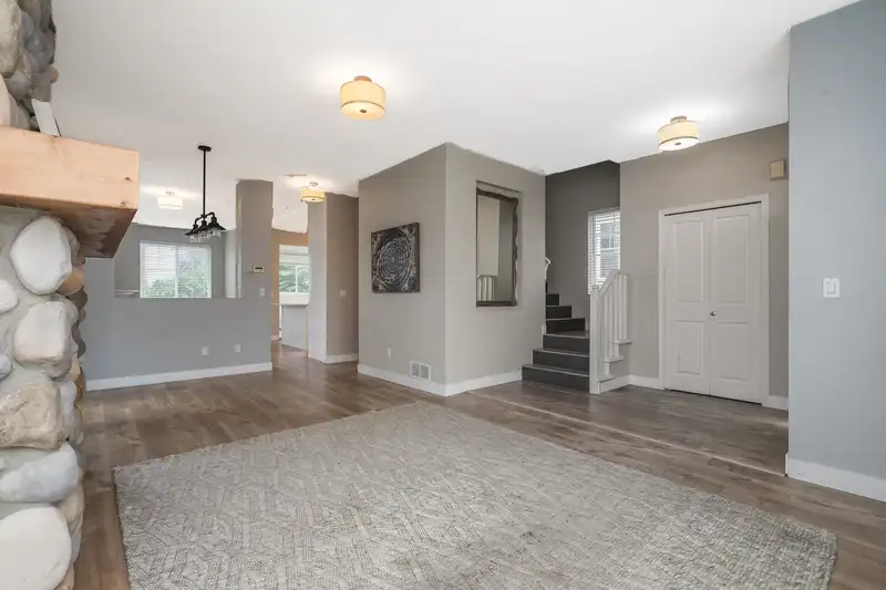 14886 56A AVENUE - photo 4 of 40
