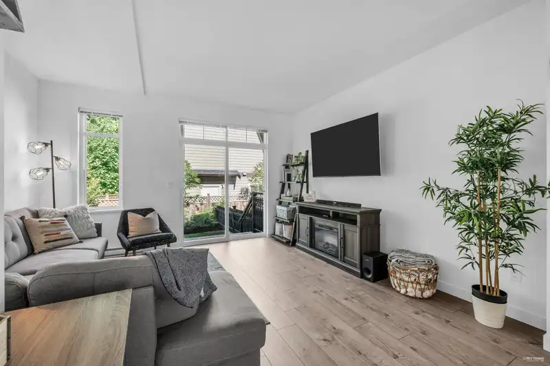 141 1220 ROCKLIN STREET - photo 4 of 33