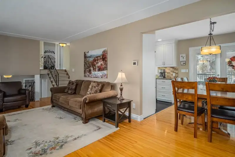 10820 SWINTON CRESCENT - photo 4 of 39