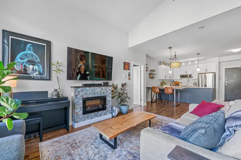 406 240 FRANCIS WAY - photo 4 of 40