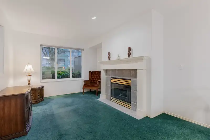 142 13888 70 AVENUE - photo 3 of 26