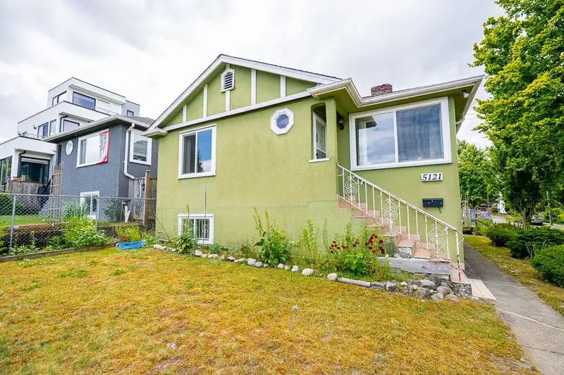 5121 INVERNESS STREET - photo 1 of 30