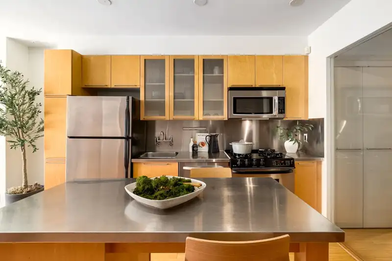 403 1072 HAMILTON STREET - photo 2 of 20