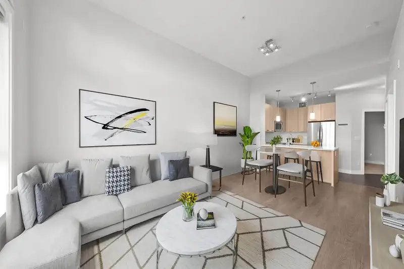 502 15388 105 AVENUE - photo 1 of 25