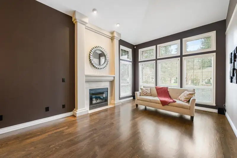 20855 YEOMANS CRESCENT - photo 3 of 40