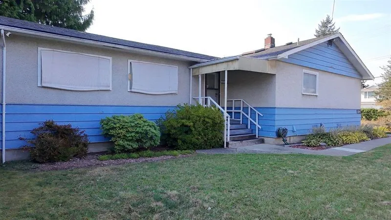 3047 OXFORD STREET - photo 4 of 25