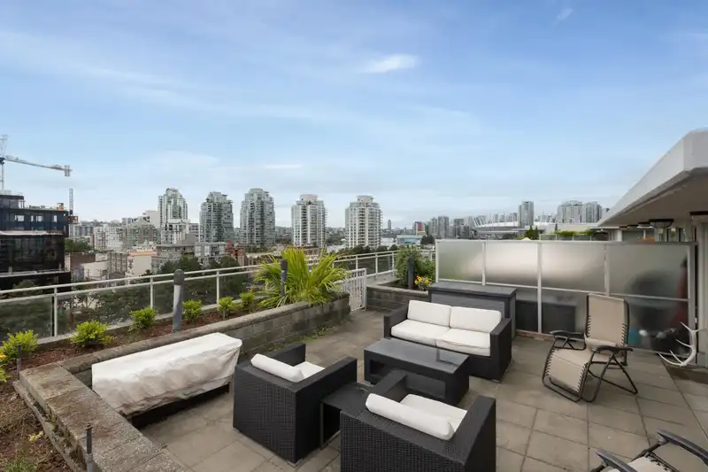 PH907 221 UNION STREET - photo 1 of 35