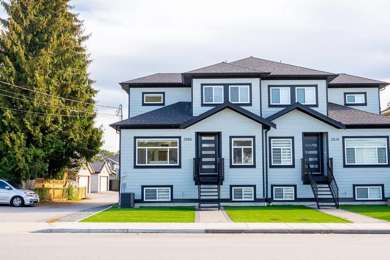 3080 OXFORD STREET - photo 2 of 25