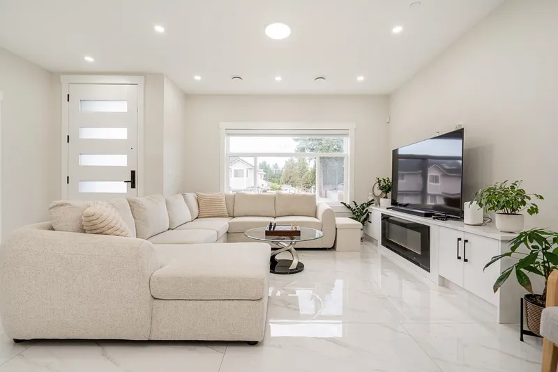 3080 OXFORD STREET - photo 3 of 25