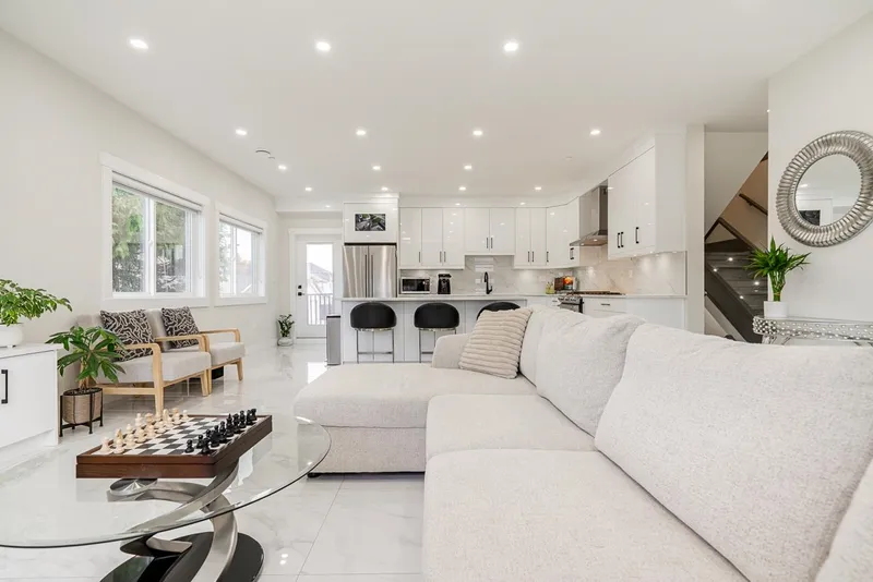 3080 OXFORD STREET - photo 4 of 25