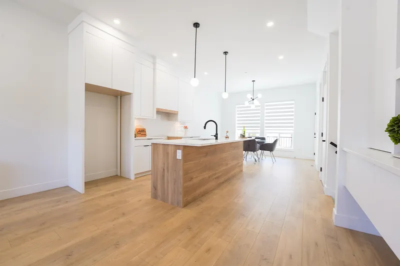 20482 76 AVENUE - photo 4 of 25