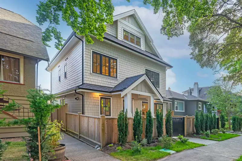 2558 WILLIAM STREET - photo 1 of 19