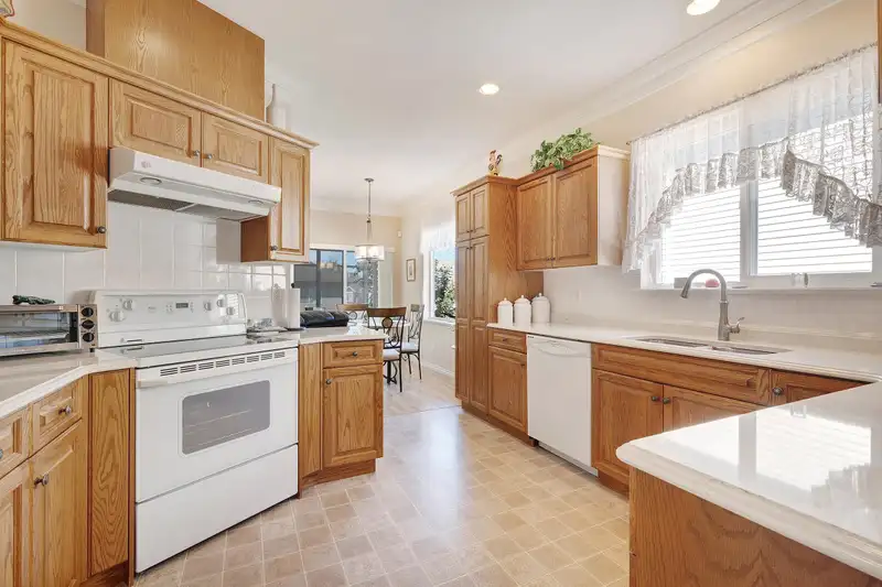 2879 BUFFER CRESCENT - photo 3 of 34
