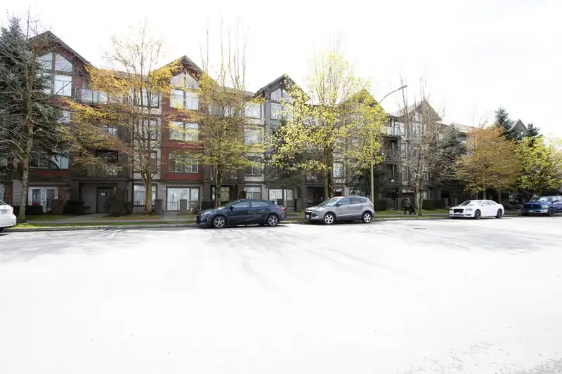 103 15322 101 AVENUE - photo 1 of 17