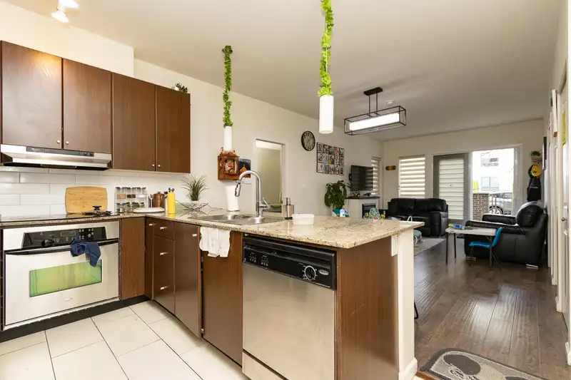 103 15322 101 AVENUE - photo 4 of 17