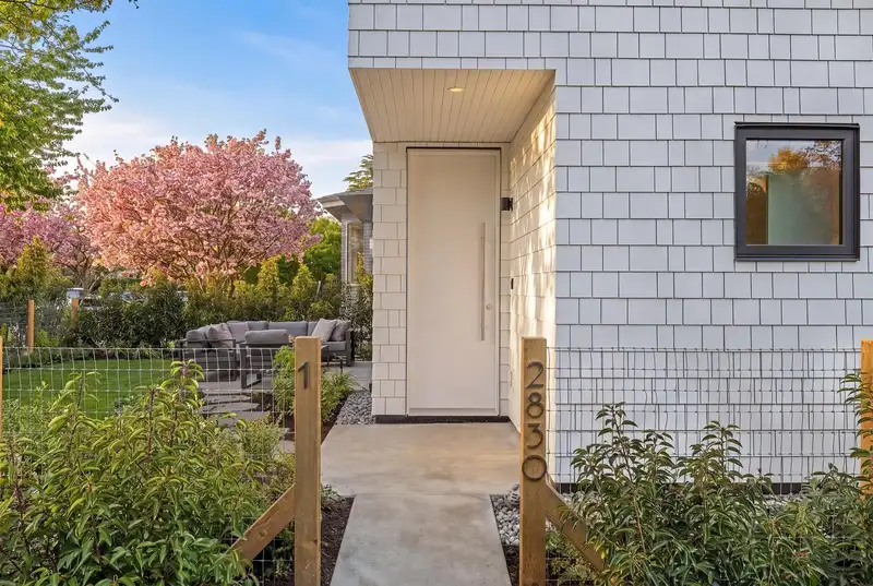 1 2830 MUSQUEAMVIEW STREET - photo 2 of 40