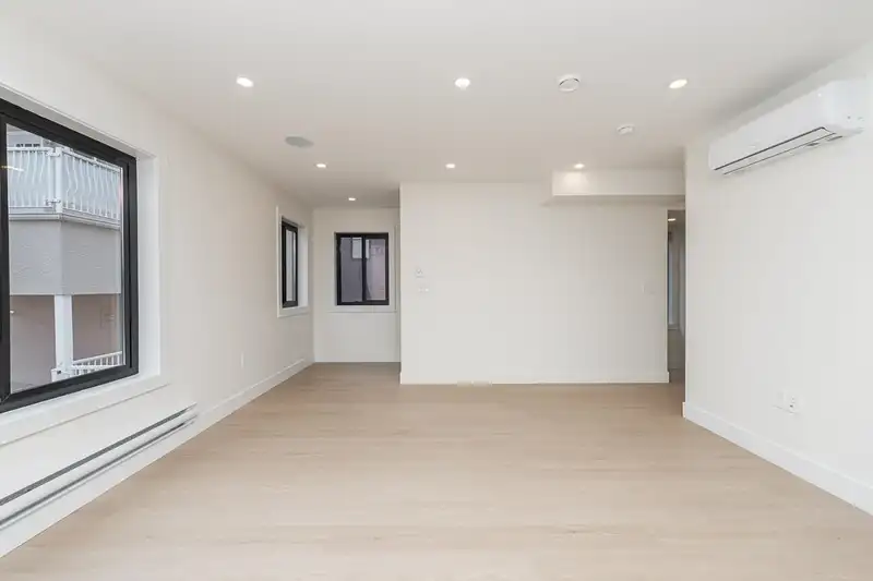 3 4875 ALBERT STREET - photo 4 of 23