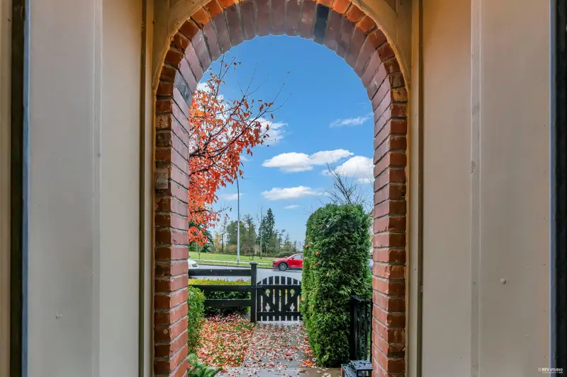 14 16260 23A AVENUE - photo 1 of 25