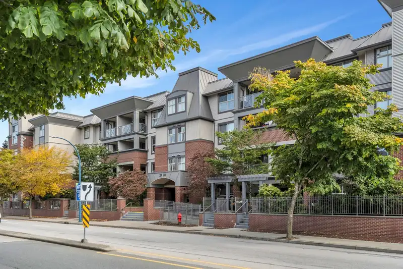 215 2478 SHAUGHNESSY STREET - photo 3 of 32