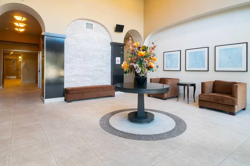 407 280 ROSS DRIVE - photo 2 of 25