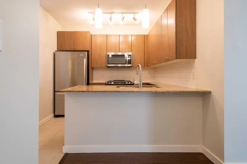 407 280 ROSS DRIVE - photo 3 of 25