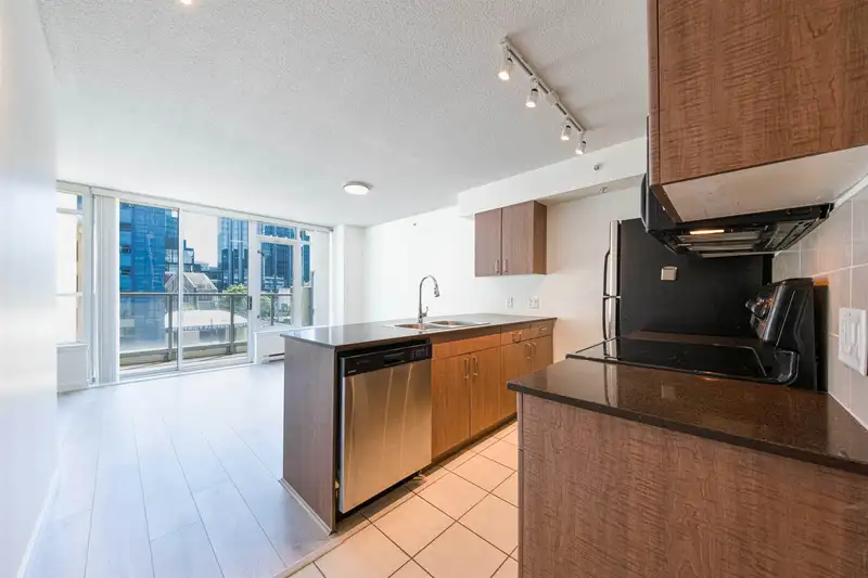 417 610 GRANVILLE STREET - photo 4 of 22