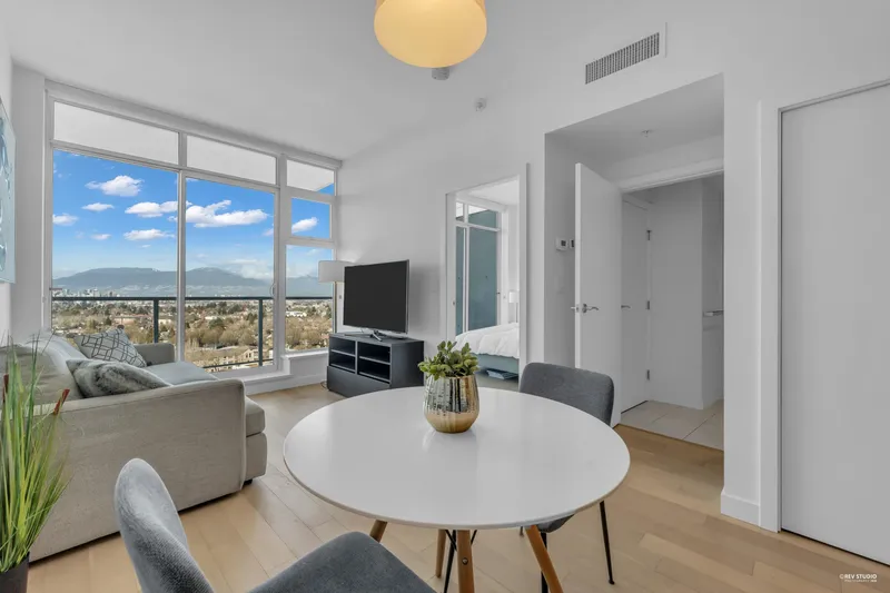 1707 4638 GLADSTONE STREET - photo 1 of 25