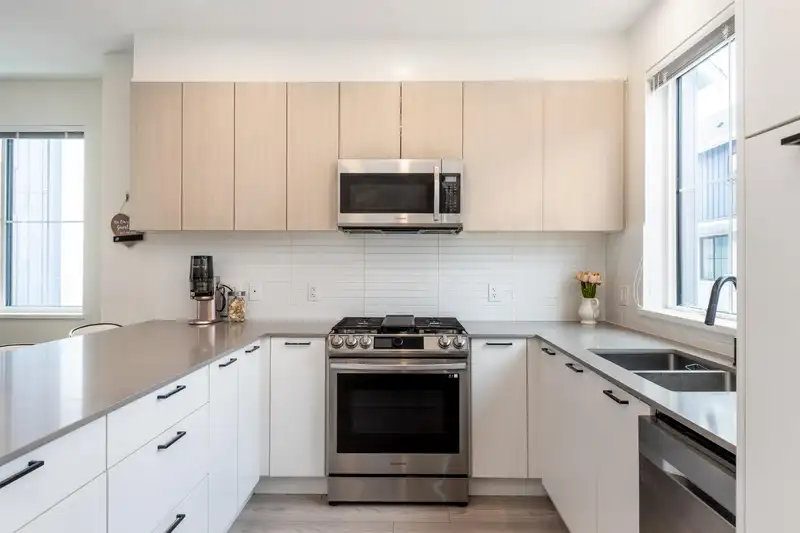 123 488 FURNESS STREET - photo 2 of 16