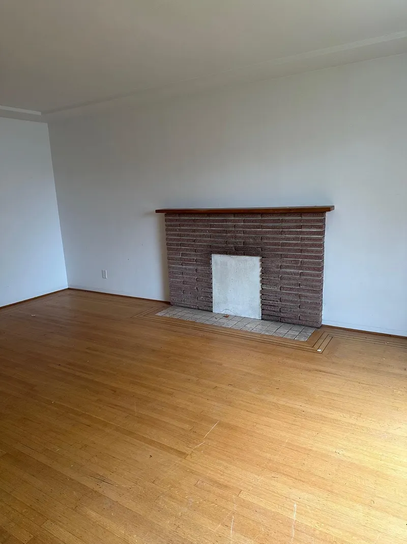 1929 E BROADWAY - photo 4 of 9