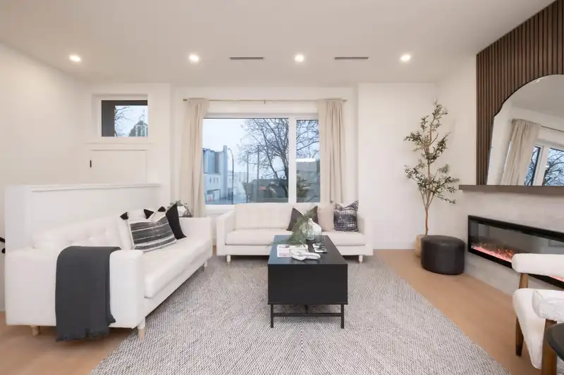 2 2667 E PENDER STREET - photo 4 of 27