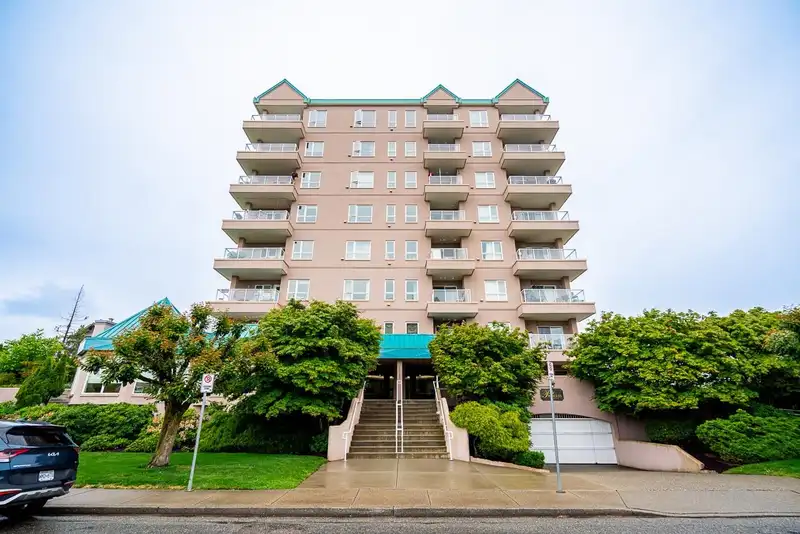 803 45745 PRINCESS AVENUE - photo 1 of 40