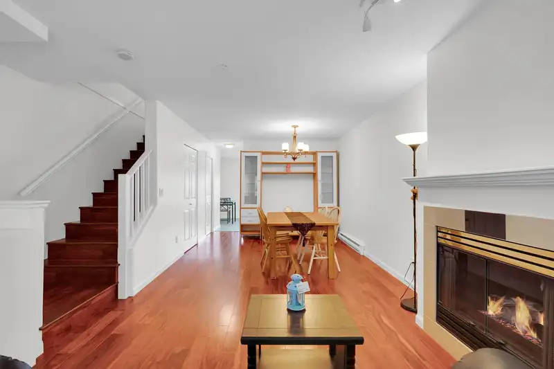 117 6588 SOUTHOAKS CRESCENT - photo 1 of 31