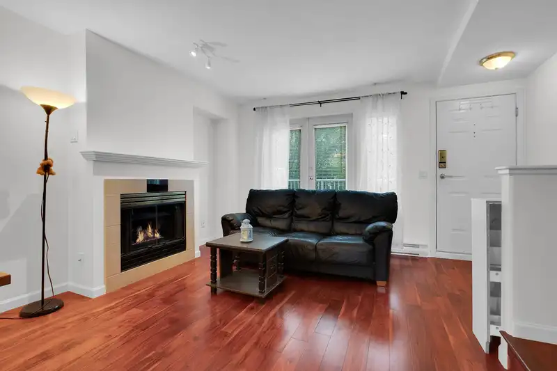 117 6588 SOUTHOAKS CRESCENT - photo 3 of 31