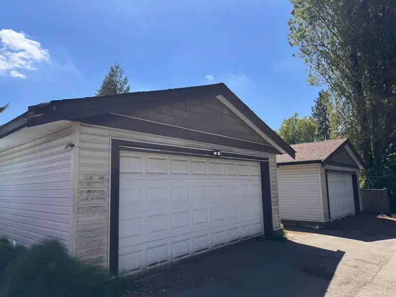 589 FOSTER AVENUE - photo 3 of 3