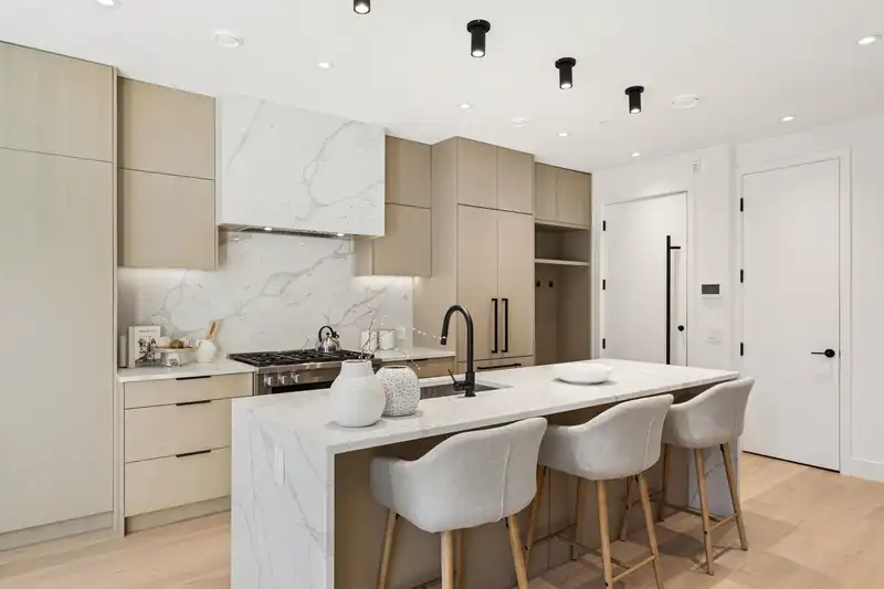 2 3036 W 14TH AVENUE - photo 3 of 27