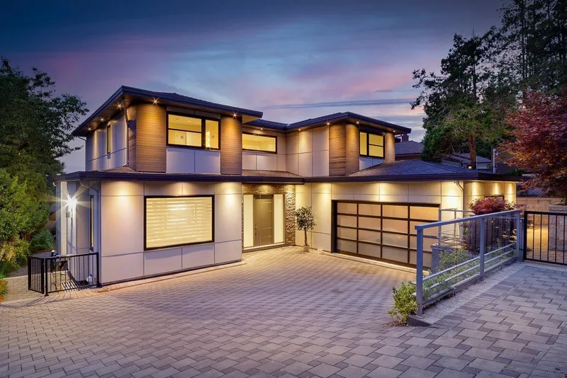 517 GRANADA CRESCENT - photo 2 of 25