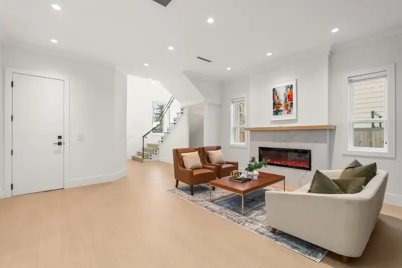 7464 115 STREET - photo 4 of 36