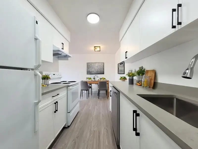 1104 1026 QUEENS AVENUE - photo 3 of 29
