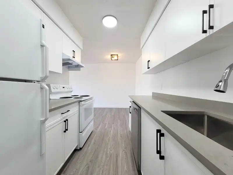 1104 1026 QUEENS AVENUE - photo 4 of 29