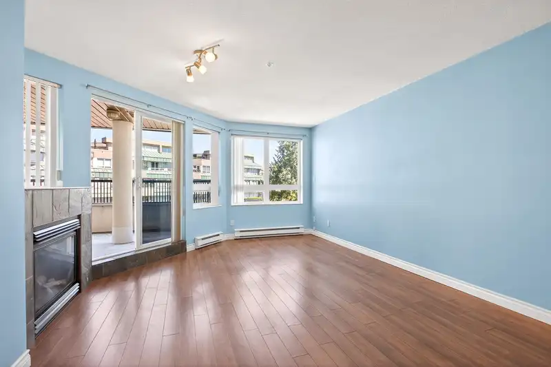 326 2099 LOUGHEED HIGHWAY - photo 2 of 27