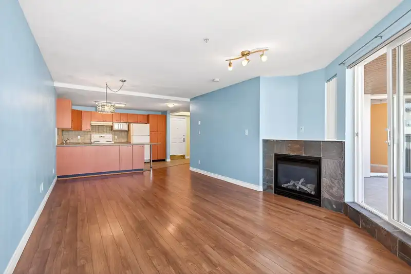 326 2099 LOUGHEED HIGHWAY - photo 4 of 27