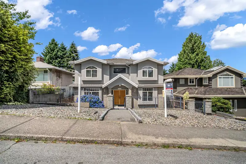 4049 CURLE AVENUE - photo 3 of 39