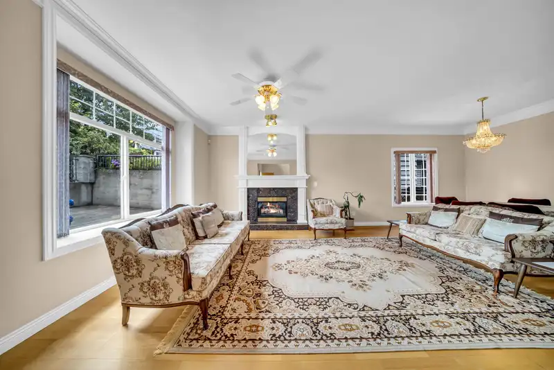 4049 CURLE AVENUE - photo 4 of 39