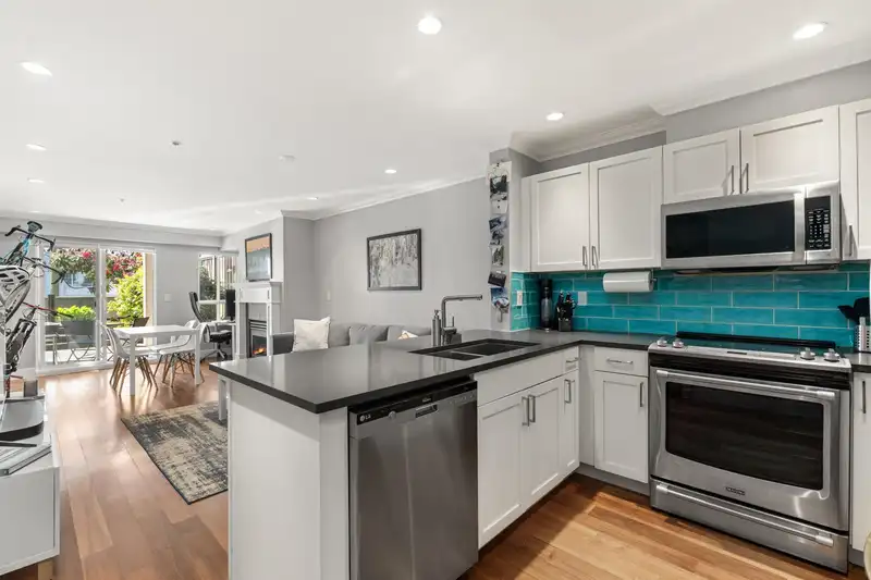 105 365 E 1ST STREET - photo 3 of 25