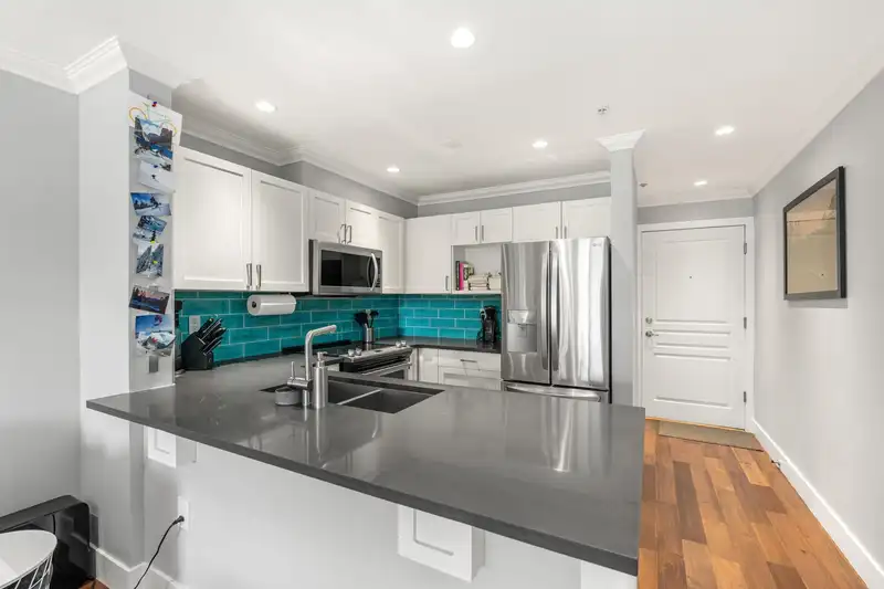 105 365 E 1ST STREET - photo 4 of 25