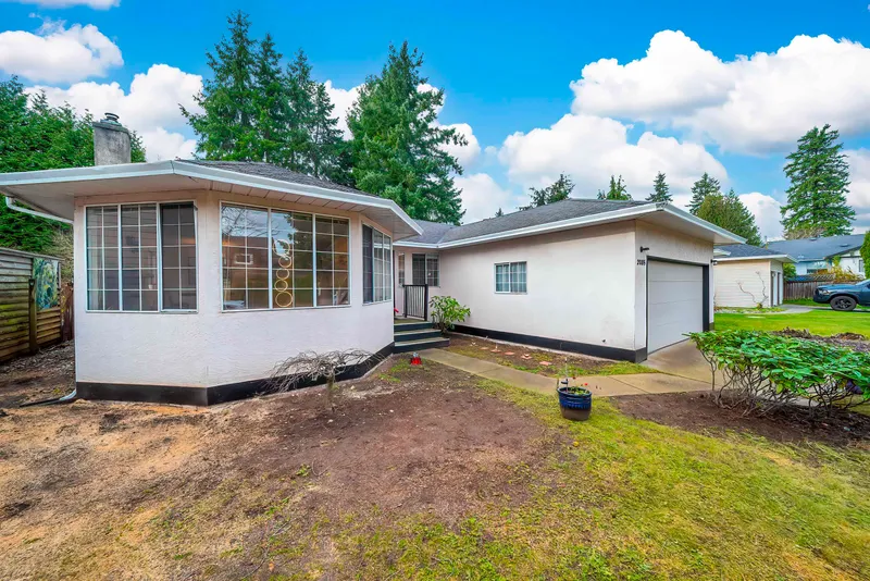 2085 153 STREET - photo 4 of 25