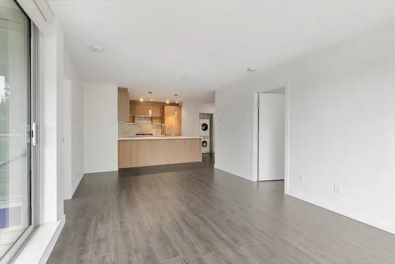 302 13696 100 AVENUE - photo 4 of 22