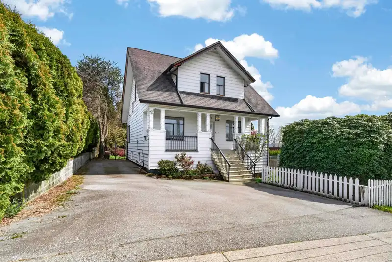 319 MARMONT STREET - photo 2 of 40